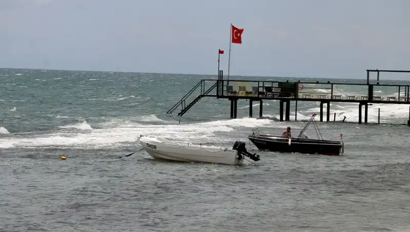 Poyrazın Gücü: Denize Girmek Yasaklandı, Neler Oluyor?