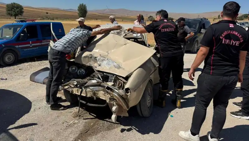 Kahramanmaraş'ta Kamyonet ile Otomobil Çarpıştı: Can Kaybı ve Yaralılar Var!