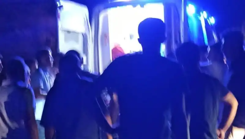 Otomobil Uçuruma Yuvarlandı: Yaralı Sürücü Hastaneye Kaldırıldı