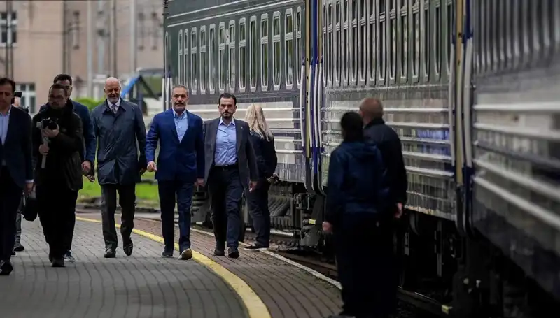 Dışişleri Bakanı Fidan'ın Ukrayna Ziyareti: Diplomasi Müzakereleri ve Stratejik İlişkiler