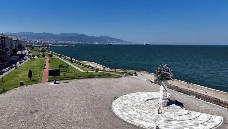 Yazın Zirve Noktası: Sıcak Hava Yol Kenarlarını Boş Bıraktı