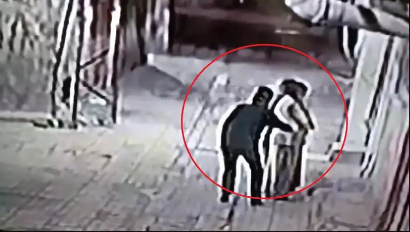 Polisler, Pazarcı ve Simitçi Kılığına Girerek Kapkaççılara Operasyon Düzenledi