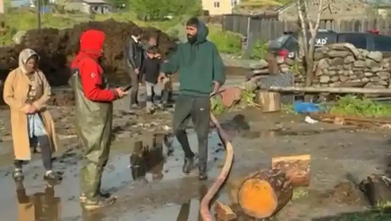 Ardahan'da Aniden Bastıran Sağanak, Şehri Sel Gibi Sardı!