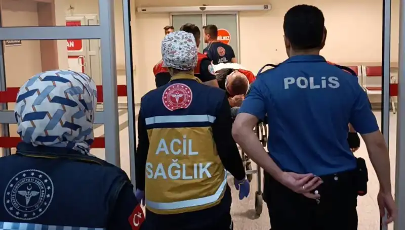 İki Yaralının Olduğu Kaza: Polis Ekipleri Olay Yerinde