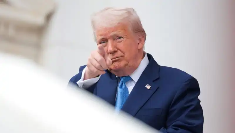 Adalet Bakanlığı'nın Trump'la Epstein Belgeleri Üzerindeki Şok İddiası