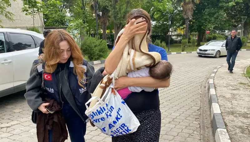 Evlerden Hırsızlık Yapan Kadın, Gizli Kamera ile Yakalandı!