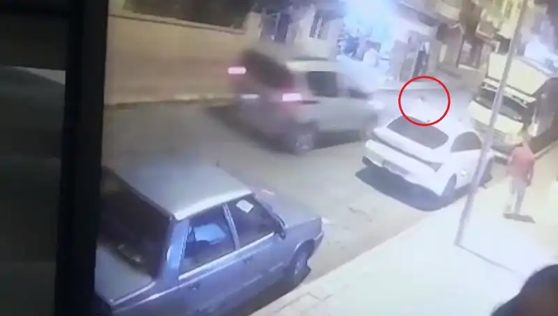 Yola Ani Şekilde Fırlayan Çocuk Kazada Yaralandı!