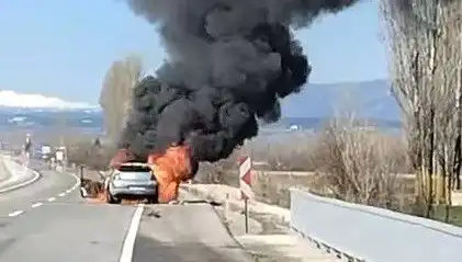 Kütahya'da Seyir Halindeki Otomobil Alev Alev Yandı: Şans Eseriydi