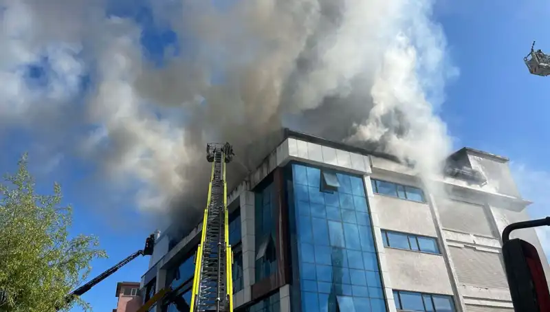 Esenyurt’taki Tekstil Atölyesinde Çıkan Yangın Korkuttu