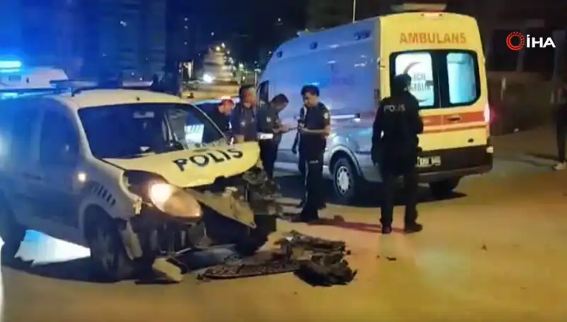 Ankara'da Büyük Kaza: Hafif Ticari Araç ile Polis Aracı Çarpıştı
