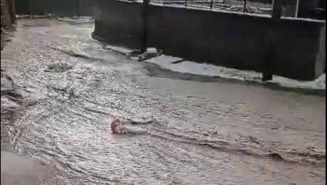 Sivas’ta Sağanak ve Dolu, Şehrin Gürültüsünü Alıp Götürdü