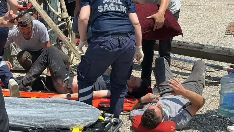Vinç Devrildi: Bayrak Asarken Yaralanan İki İşçi İle İlgili Gelişmeler