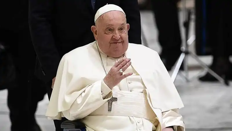 Vatikan'dan Endişe Veren Açıklama: Papa İki Kez Solunum Yetmezliği Geçirdi