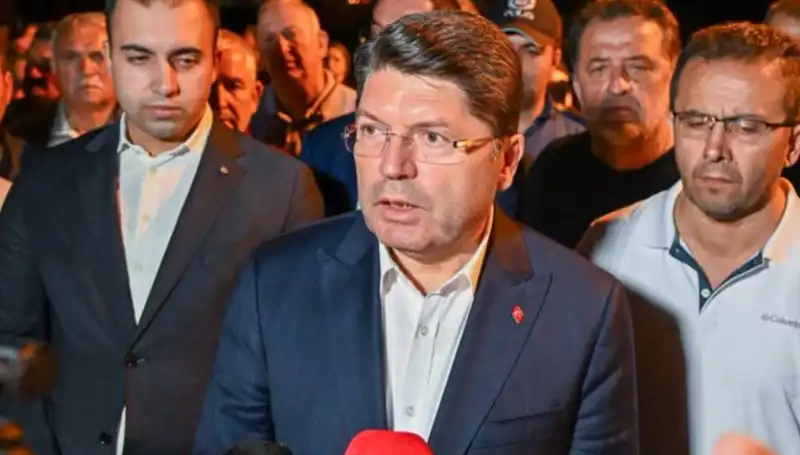 Bursa Orman Yangınında FETÖ Bağlantısı İddiası: Bakan Tunç'tan Açıklama Geldi