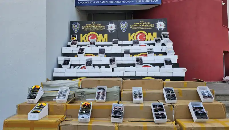 Adana'da Düzenlenen Operasyonda 12 Bin Kaçak Güneş Gözlüğü Ele Geçirildi