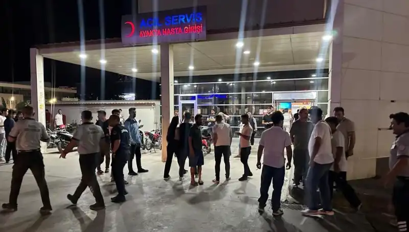 Acil Servis Önünde Tekme Tokat Kavga: Sağlık Çalışanları ve Hastalar Arasında Gerilim!