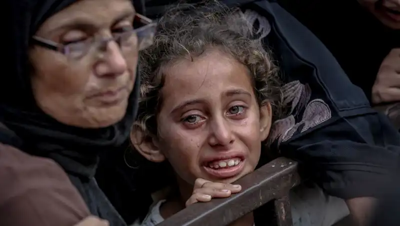 Gazze'de Açlık Savaşı: İsrail Askeri Yemekleri Toprağa Gömüyor
