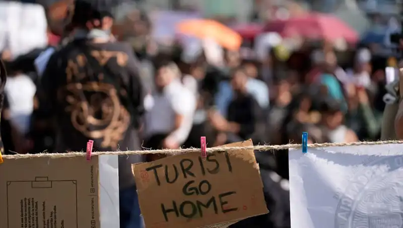 Meksika'da Turist Akınına Protesto: "Evlerimizi Çalmayı Bırakın!"