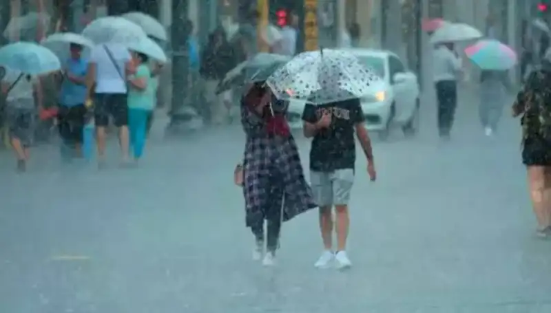 İstanbul'da Sağanak Yağış ve Yangın Bölgesinde Kuvvetli Rüzgar Uyarısı!
