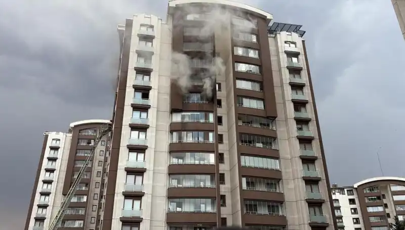 Ankara'da 14 Katlı Binada Beklenmedik Yangın: Can Pazarı Ortaya Çıktı!