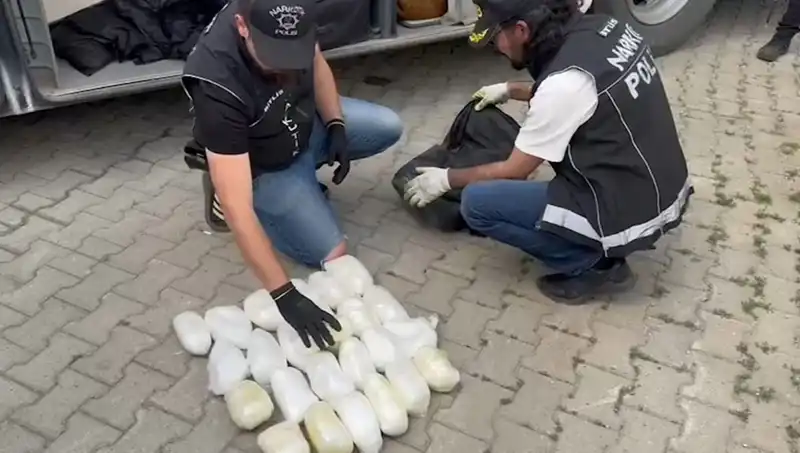 Yolcu Valizinden 13 Kilo Metamfetamin Çıktı: Uyuşturucu Ticareti İle Mücadelede Yeni Gelişme