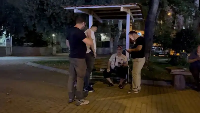Görme Kaybı Olan Adamın Telefonunu Çalan Hırsızlık Olayı Şok Etti!