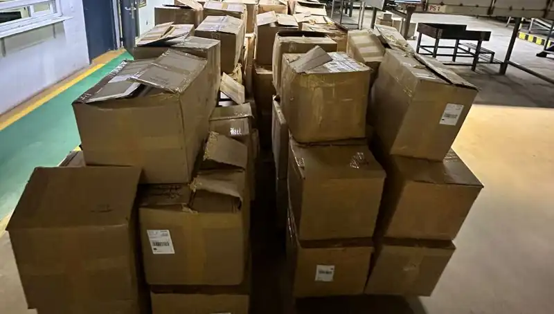 Kargo Şirketinin Deposunda İkiz Yüzyıllık Kaçak Tütün Operasyonu!