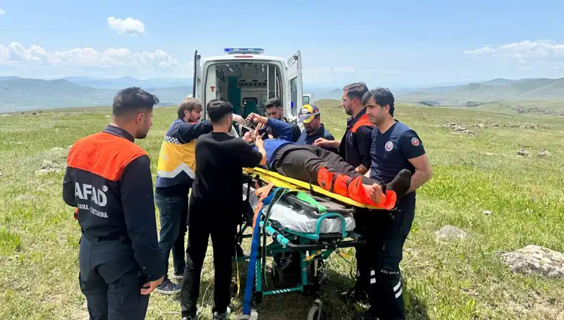 Dağlık Alanda Kayalıklardan Düşen Çobanın Kurtarılması İçin Yoğun Mücadele