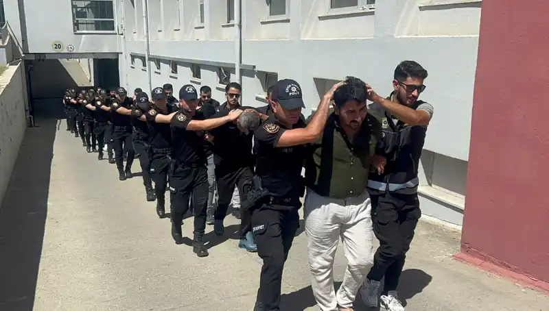 Adana'da Tarihi Uyuşturucu Operasyonu: 825 Kilo Eroin Ele Geçirildi!
