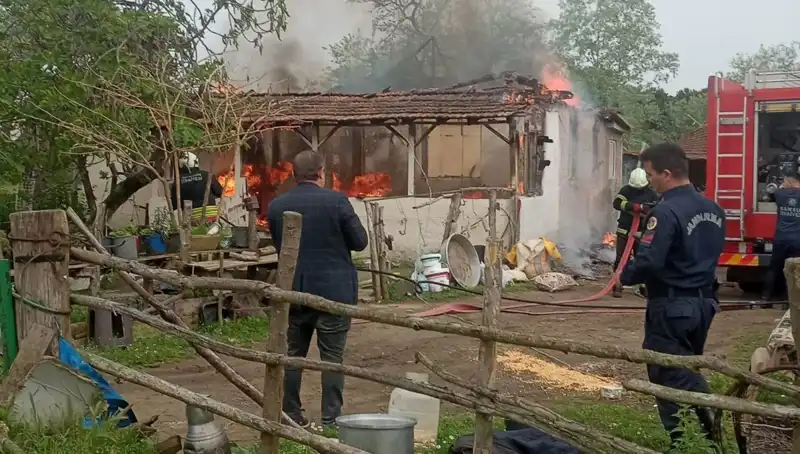 Elektrik Kontağından Çıkan Yangın, Evi Kül Etti: Korku Dolu Anlar