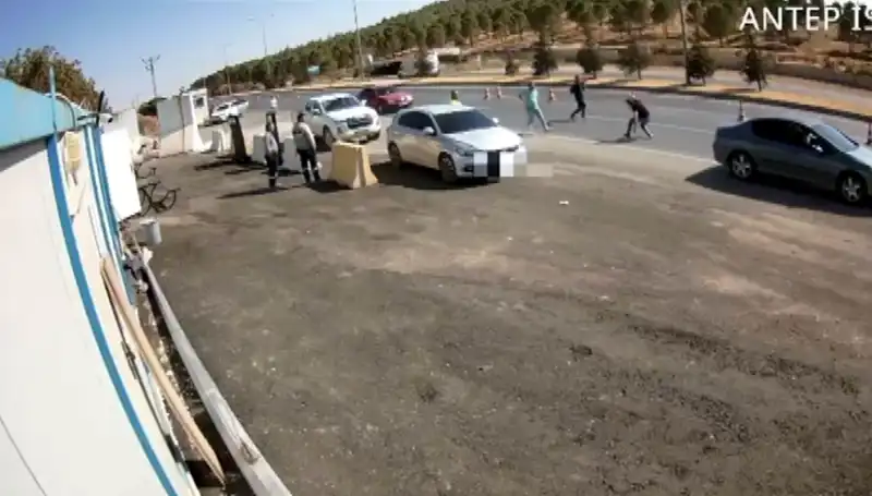 Polise Çarpıp Kaçan Avukatın Uyuşturucu Poşeti Şok Etkisi Yaratıyor