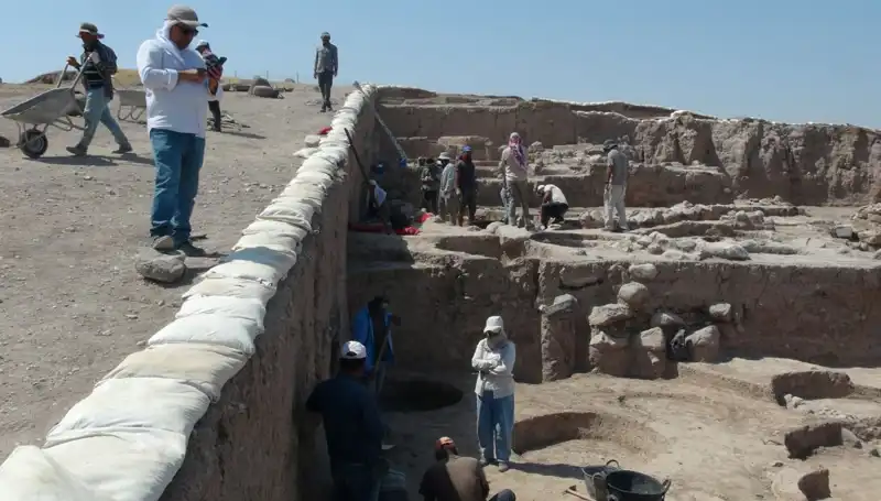 Kilis Oylum Höyük'te Kazılar Sıcak Havalara Rağmen Aralıksız Devam Ediyor