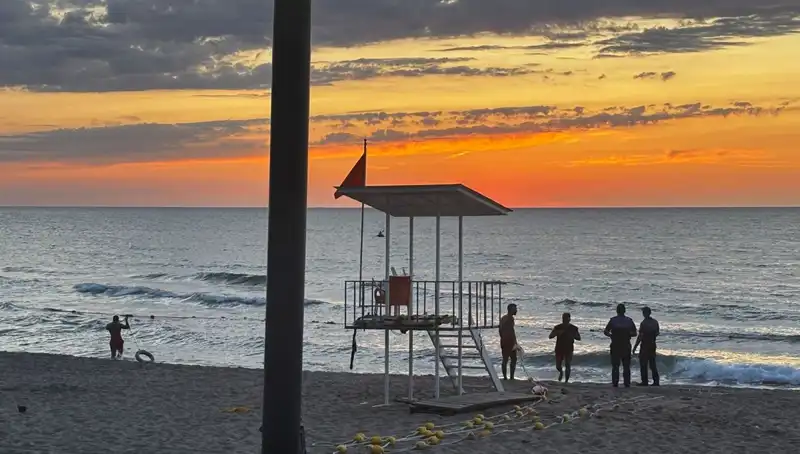 İnkumu Plajı’nda Deniz Akıntısı Paniği: Tatilciler Ne Yapmalı?