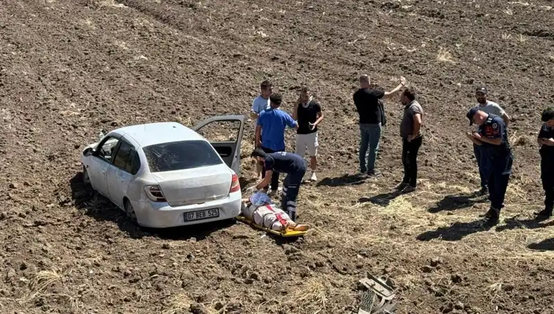 Osmaniye'de Kontrolden Çıkan Araç Tarlaya Uçtu: Üç Kişi Yaralandı