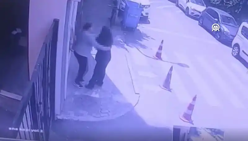 İstanbul'da Lise Tuvaletinde Şok Olay: Neler Yaşandı?