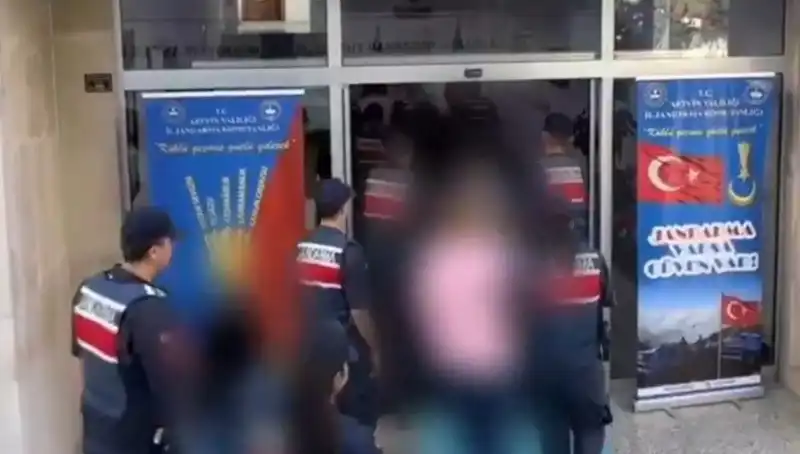 Türkiye Genelinde FETÖ Terör Örgütüne Yönelik Dev Operasyon: 65 Tutuklama