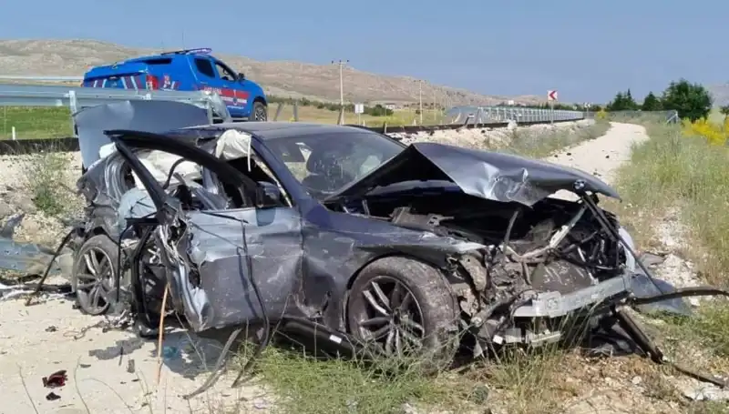 Sivas'ta İki Ayrı Trafik Kazası: 9 Yaralının Durumu Ciddi mi?