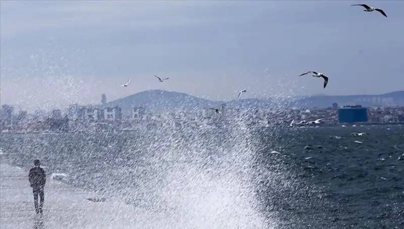 Marmara ve Ege'de Kuvvetli Rüzgar Bekleniyor: Önlemlerinizi Alın!