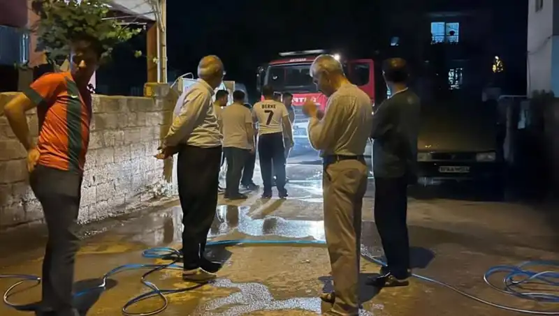 Park Halindeki Araçta Alevler İçinde Korkutan Yangın: Güvenlik Önlemleri Ne Kadar Yeterli?