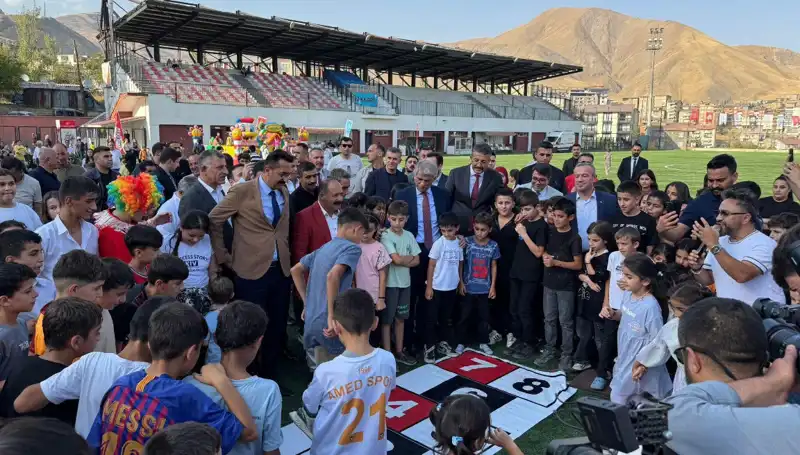 Hakkari'de Geleneksel Anadolu Şenliği: Coşku ve Kültürün Buluşması