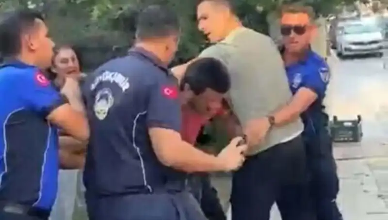 Seyyar Satıcıya Sokak Ortasında Dayak: Ceren’in Dramı