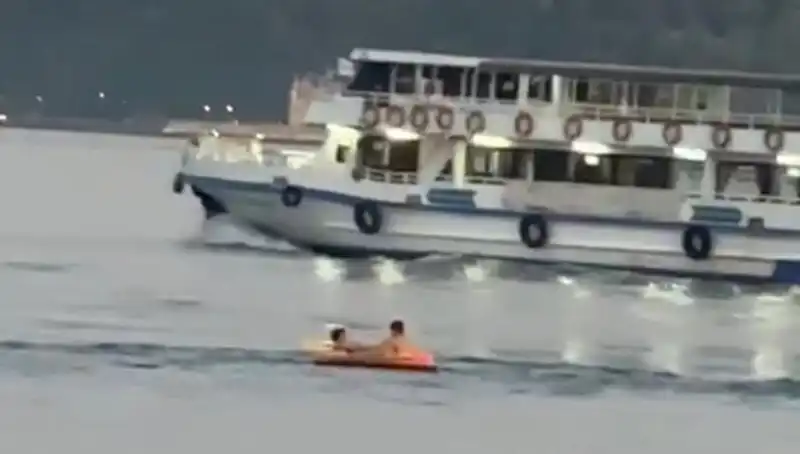 Sarıyer Sahilinde İki Çocuğun Denize Açılması Panik Yarattı