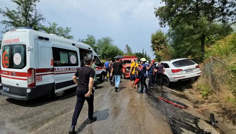 Sakarya'da Kamyonet ve Cip Çarpıştı: 4 Çocuk Sağlık Ocağına Sevk Edildi!