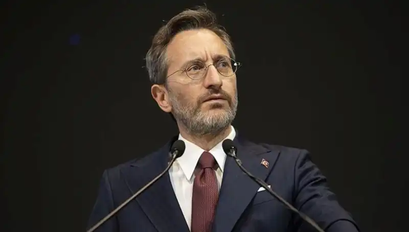 Fahrettin Altun'dan Özgür Özel'e Sert Tepki: Açıklamalarını Yanlış Buluyor
