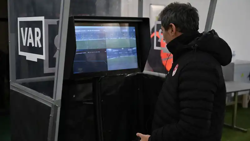 Beşiktaş-Gaziantep FK Maçında Alman VAR Hakemi Göz Kapağı!