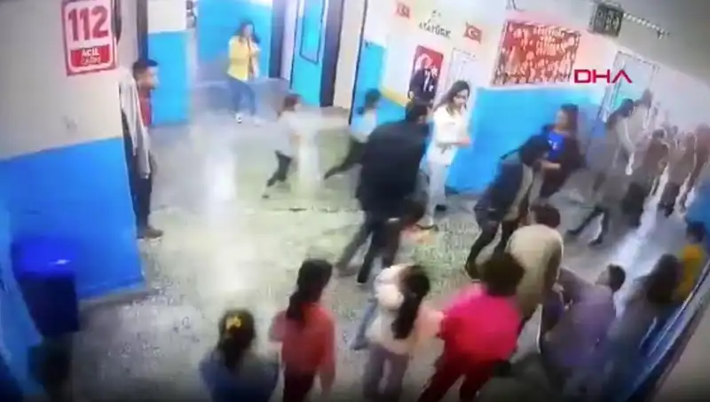Okulda Bayılan Öğrenciyi Müdür Yardımcısı Nasıl Kurtardı?
