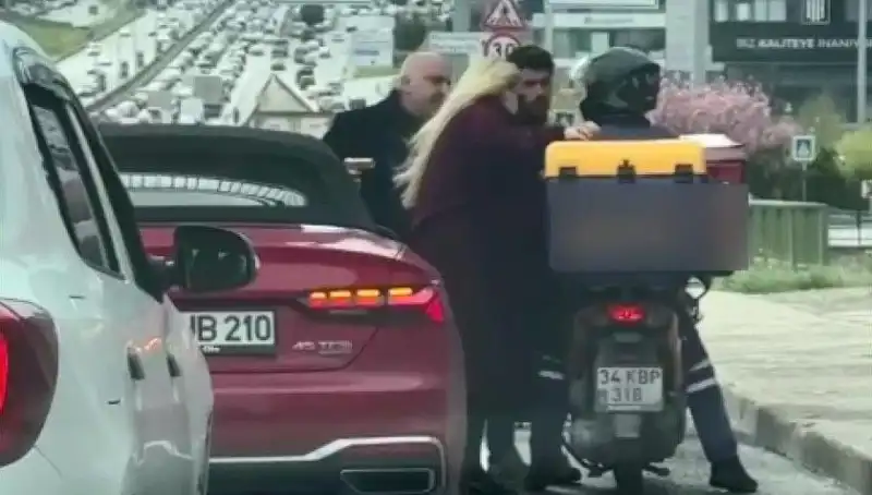 D-100'de Motokuryeye Silah Çeken Sürücü Olayı Şok Etti