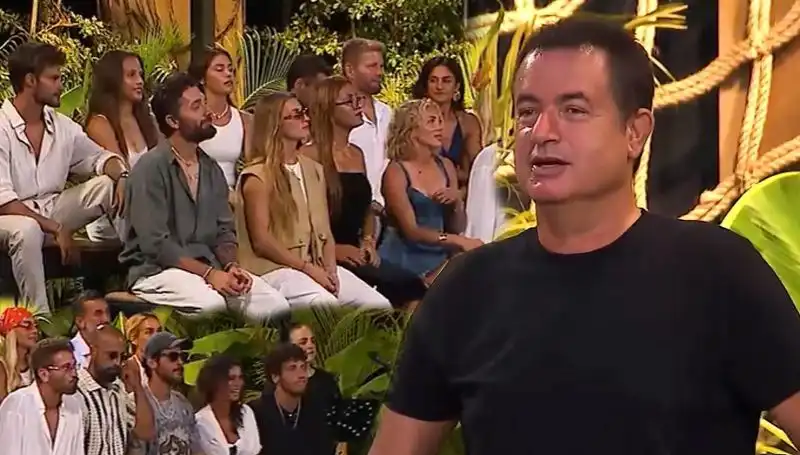 Survivor'da Birleşme Partisi Coşkusu: Şarkı Yarışmasıyla Kırmızı Halıda Takvimleri Değişti