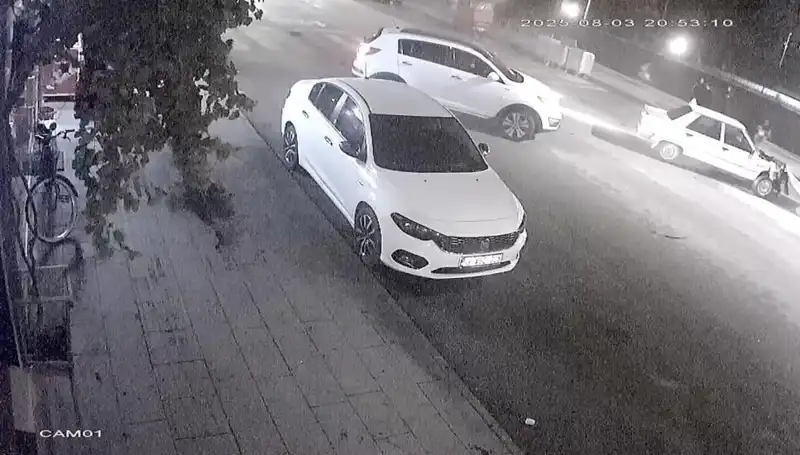Yaya Geçidinde Yaşanan Kaza: Yayaya Yol Vermek İsterken Kazalara Davetiye Çıktı