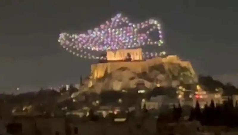 Akropolis Üzerinde Drone ile Reklam Uygulaması: Soruşturma Açıldı